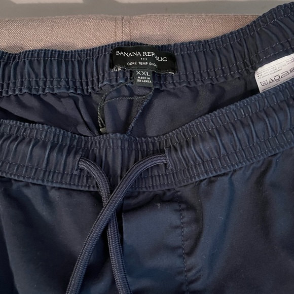 9” Side-Stripe Core Temp Short by Banana Republic - Picture 2 of 3